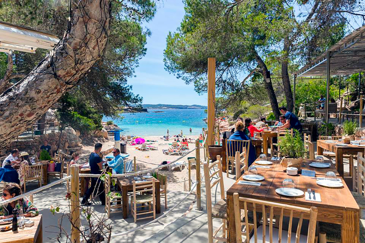 Ibiza Villas 2000 - Ibiza in April - lunch at el chiringuito at Cala Gracioneta